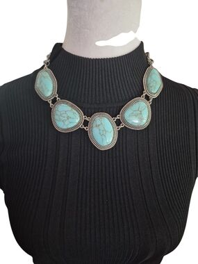 PREMIER DESIGNS FAUX Turquoise/Silver-tone Stone Statement Necklace (RETIRED)